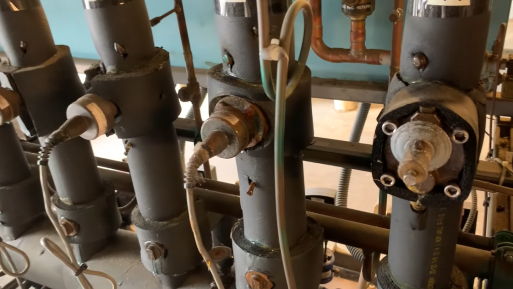 evaporators with pressure regulators on a rack refrigeration system