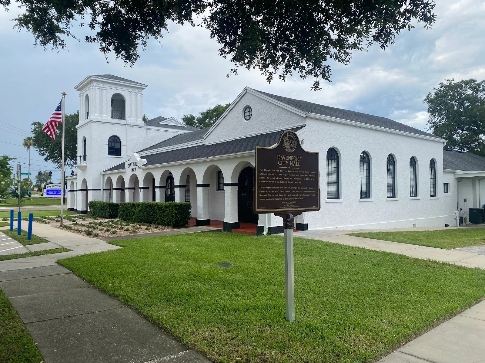 Historic white building in Davenport, Florida