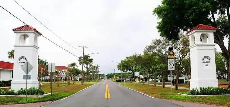 Roadway into Montverde